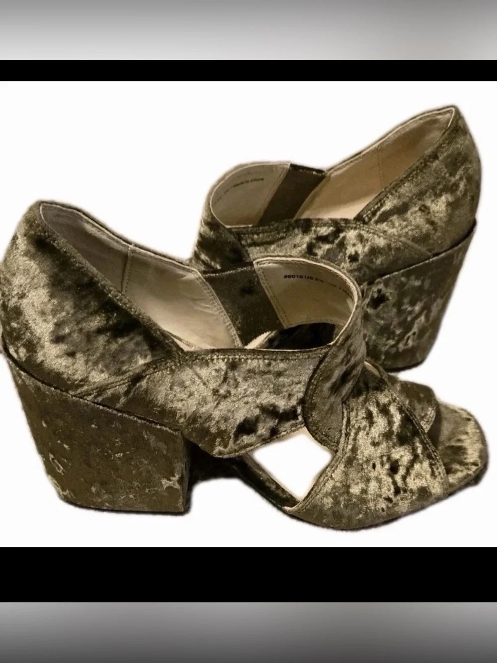 Cabi Women’s Interlock Moss Green Crushed Velvet Block Heels size 9 M US